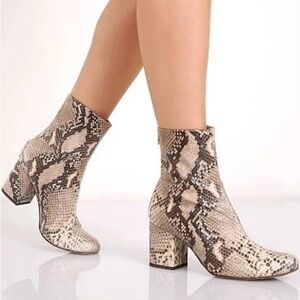 Free People Women's Taupe Cecile Ankle Boot Size 5